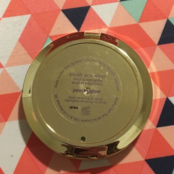 Tarte blush and glow in "peach glow" - Picture 4 of 4